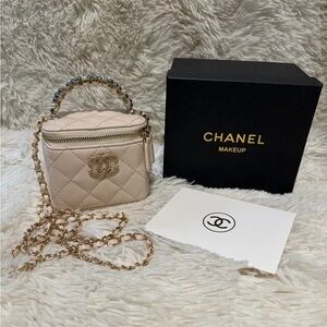🎁Perfect GIFT NEW!! Chanel makeup VIP mini Beige Quilted vanity Case